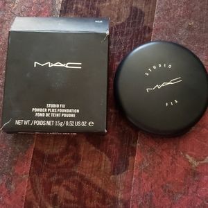 Mac Studio Fix Powder.